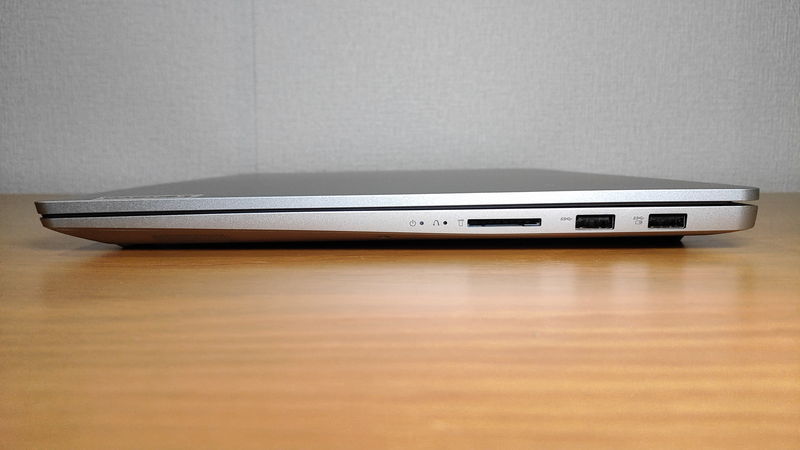 Lenovo IdeaPad Slim 560 Proのインターフェースの右側
