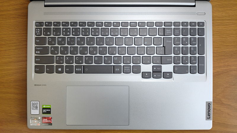 Lenovo IdeaPad Slim 560 Proのキーボードとタッチパッド
