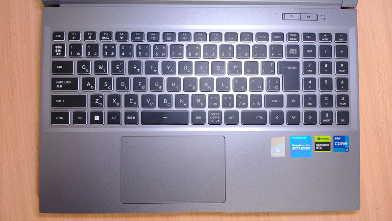 raytrek R5-RL5のキーボードとタッチパッド