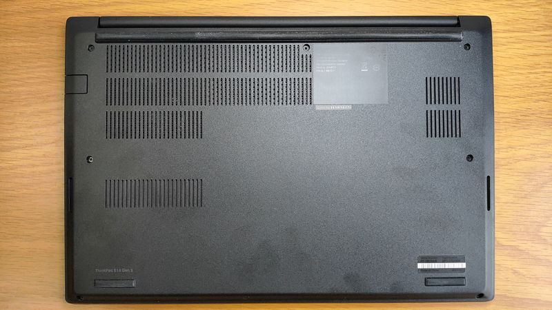 ThinkPad E14 Gen 3 AMDの背面のファン
