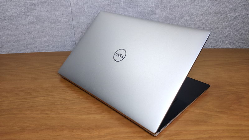 XPS 15（9500）の背面