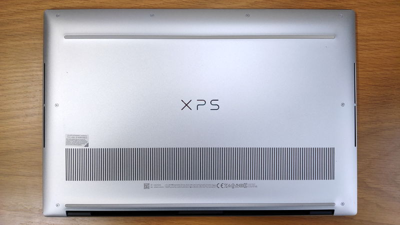 XPS 15（9500）の背面のファン